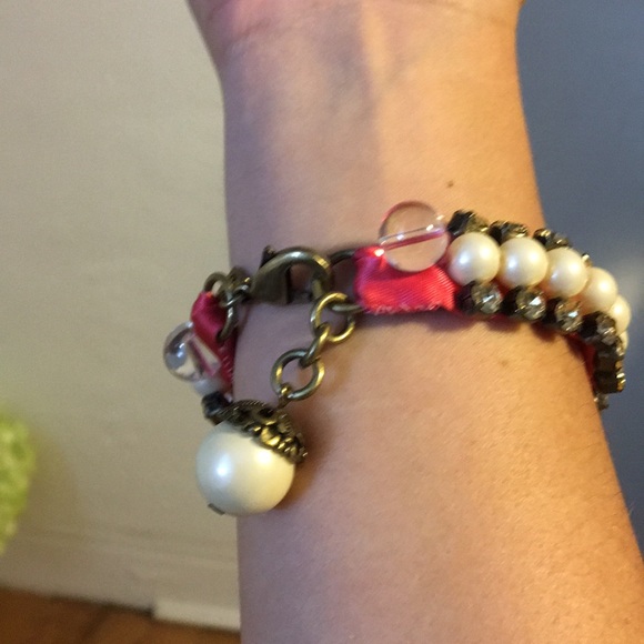 Banana Republic bracelet with pearls and crystals - Picture 2 of 5